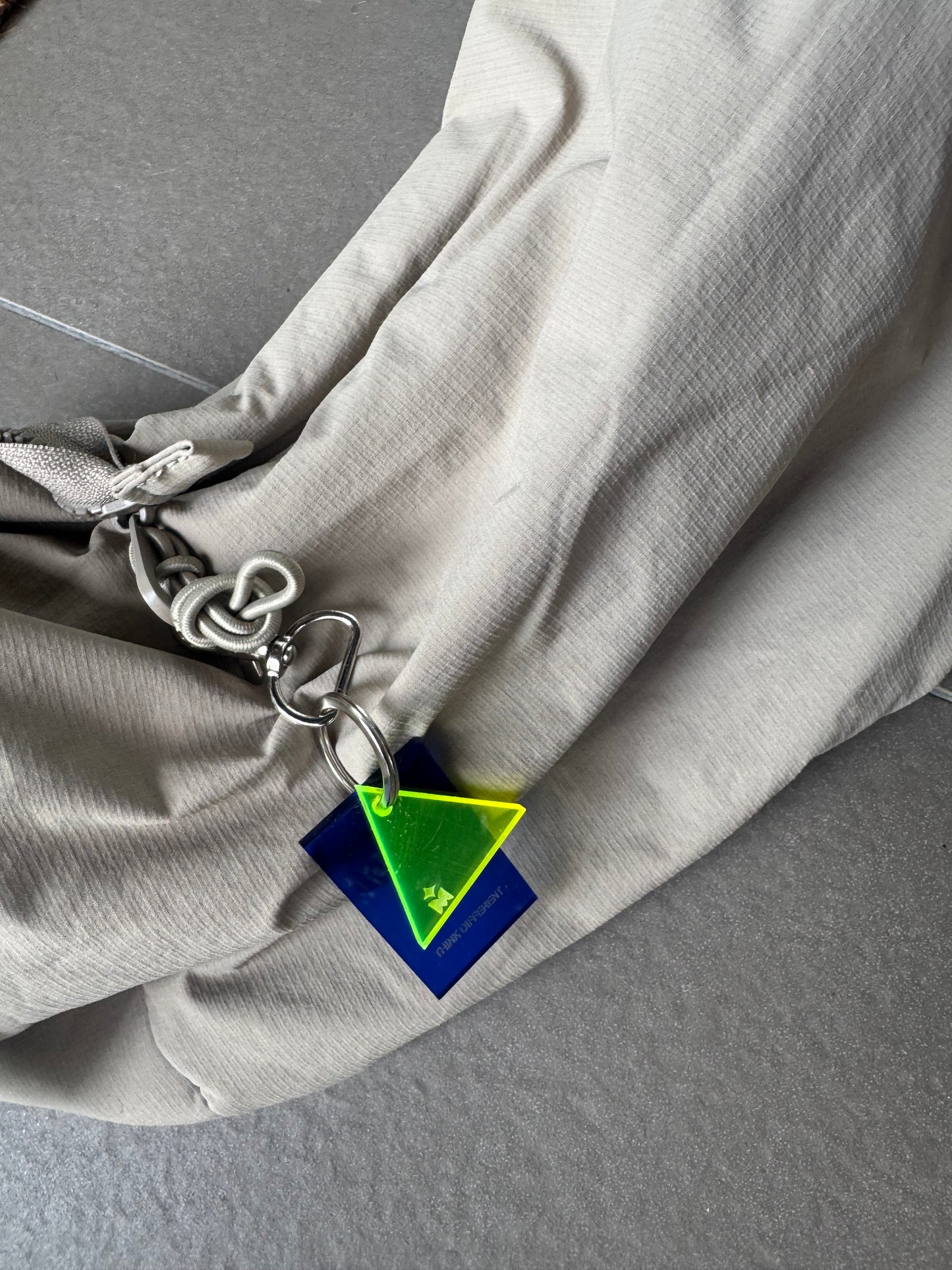 Mini Objeto/ THINK DIFFERENT