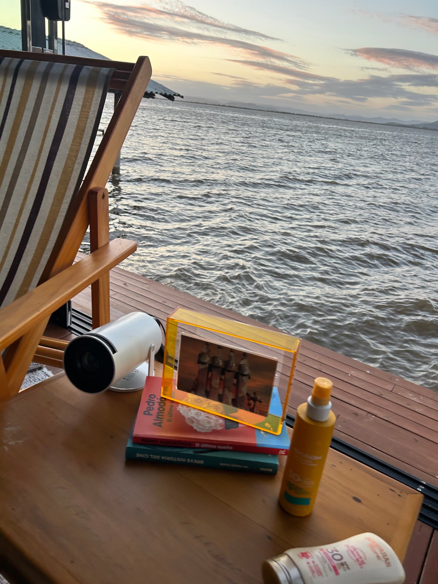 Marco Acrílico Amarillo